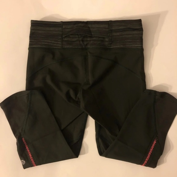 SOLD! Lululemon Vent it Out Crop 4 gator green - Picture 7 of 8